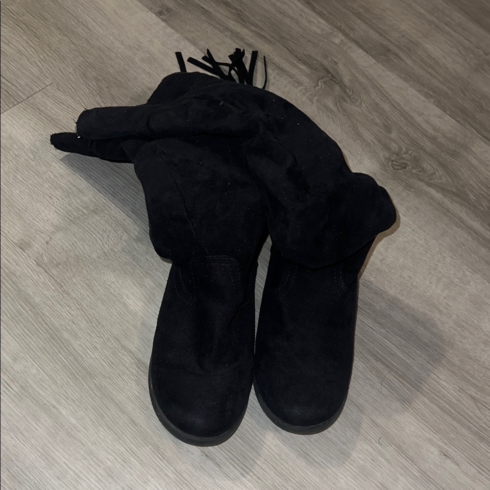 Girls black boots